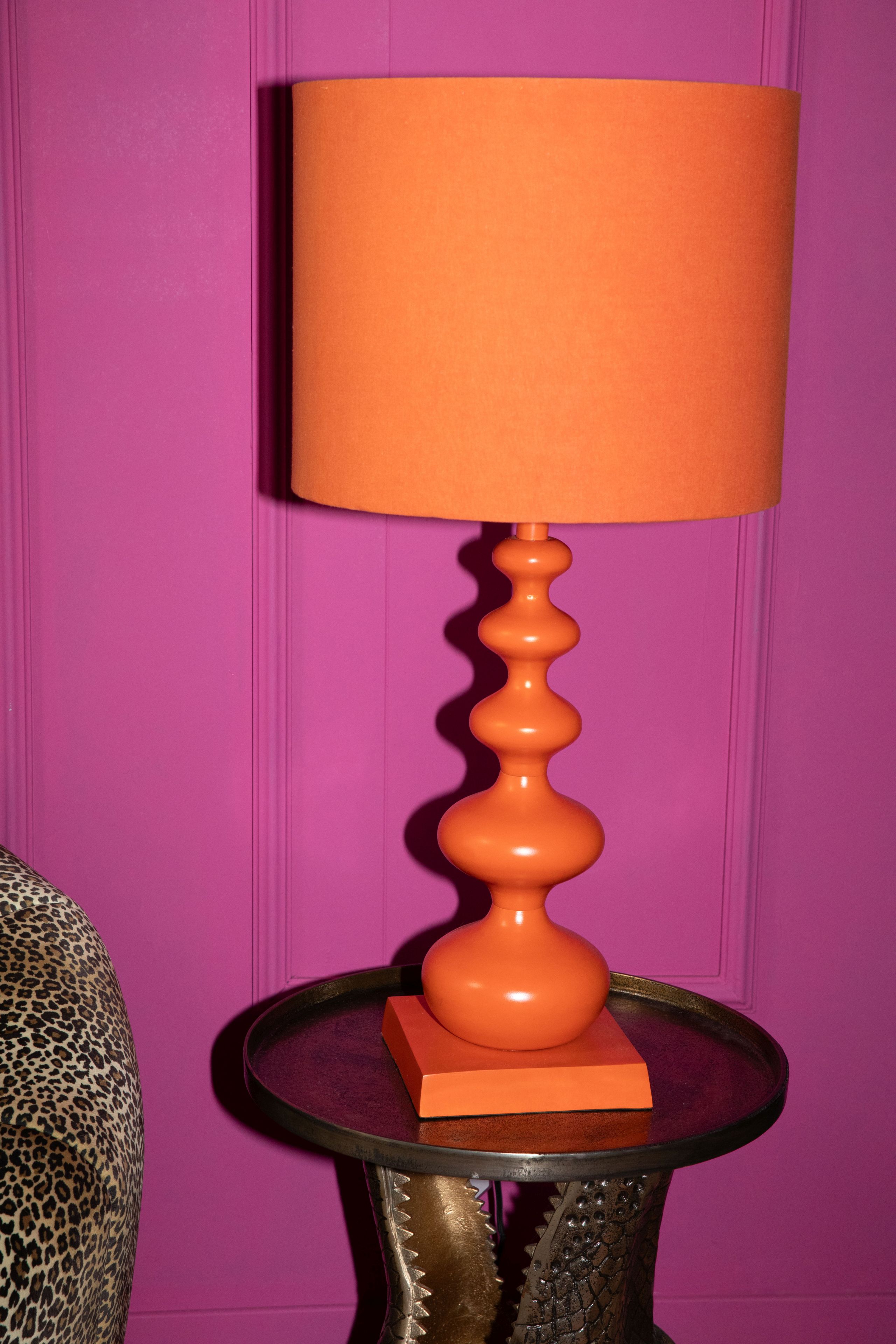 Retro Tischlampe When Orange Is King Retro Tischlampe When Orange Is King