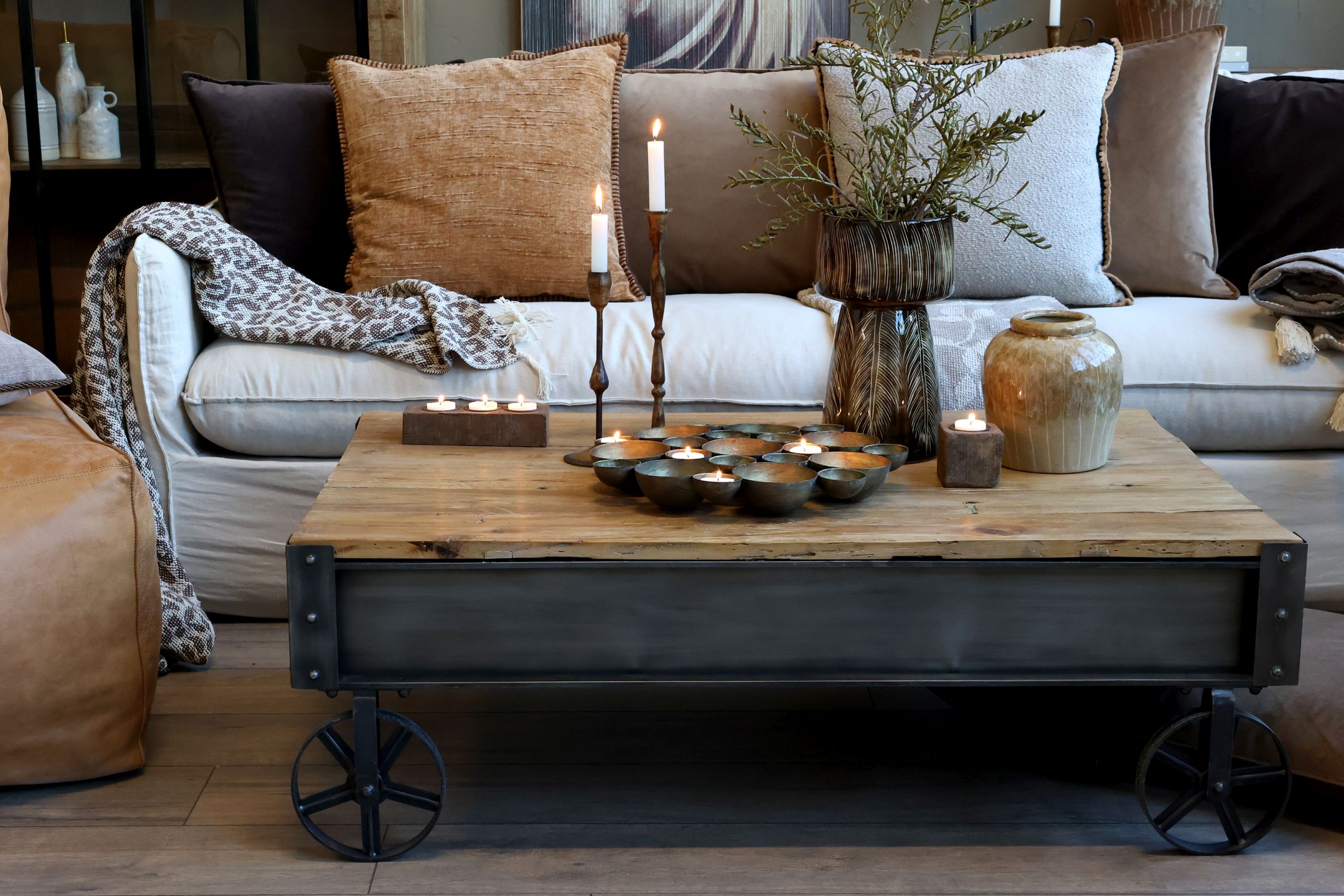Industrial Couchtisch Factory Metall Holz auf Rädern