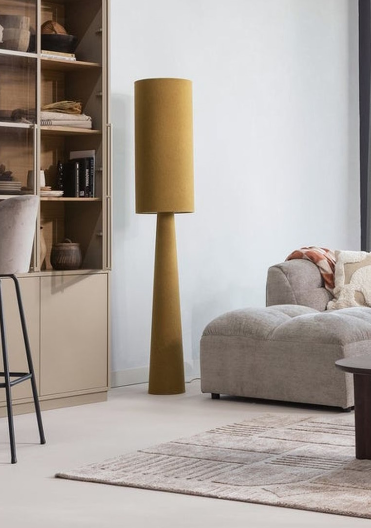 Retro Stehlampe Loft Bouclé XL in Tapenade-Braun 187 cm Retro Stehlampe Loft Bouclé XL in Tapenade-Braun 187 cm