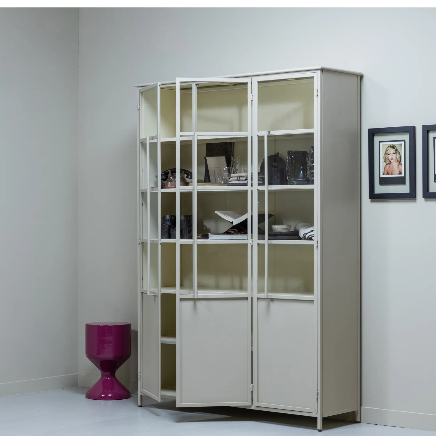 Vitrine Metallschrank Exhibit XL 3-türig Industrial Metall Glas Sand