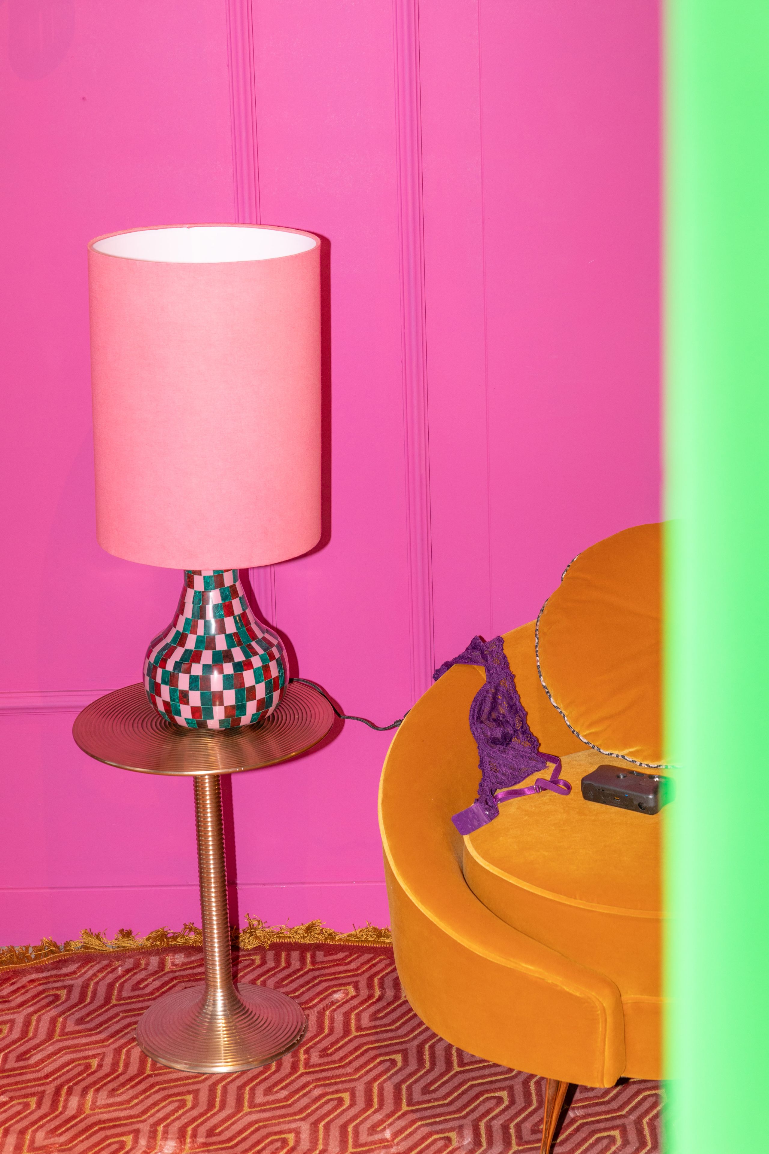 Retro Tischlampe Don't Be Afraid Of Colour Pink