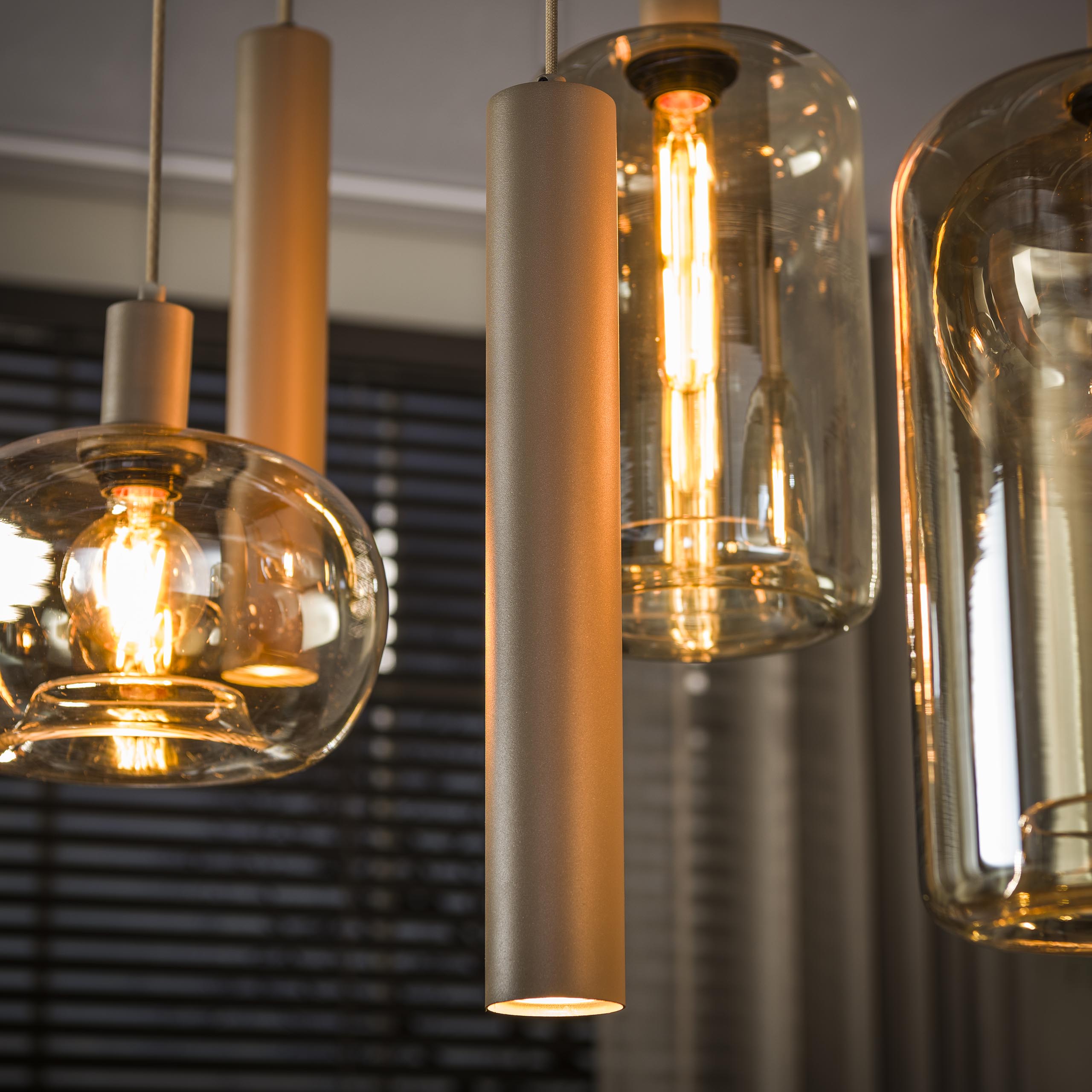 Hängelampe Industrial Serene Beige Glas Metallpendel 4 + 3