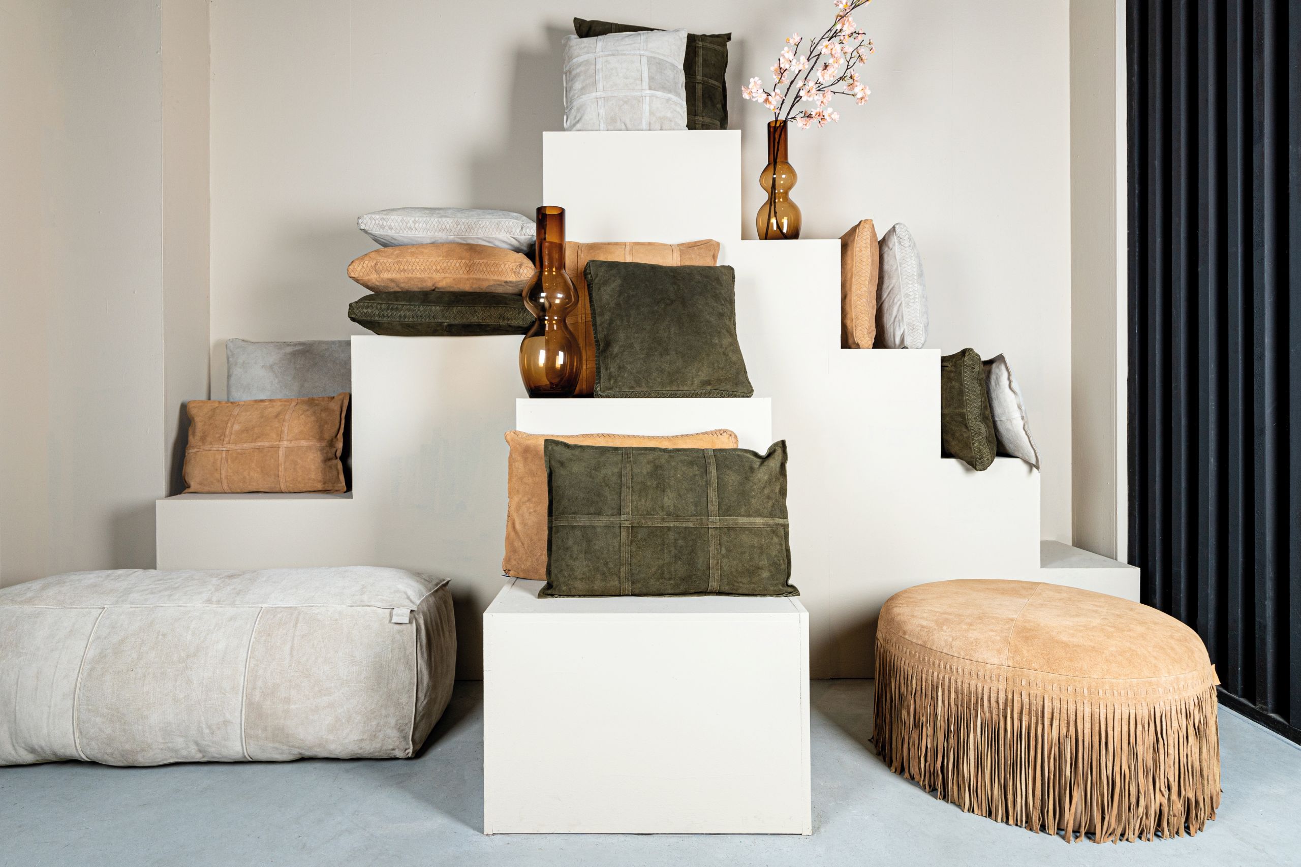 Lederkissen Colby Echtleder Taupe M