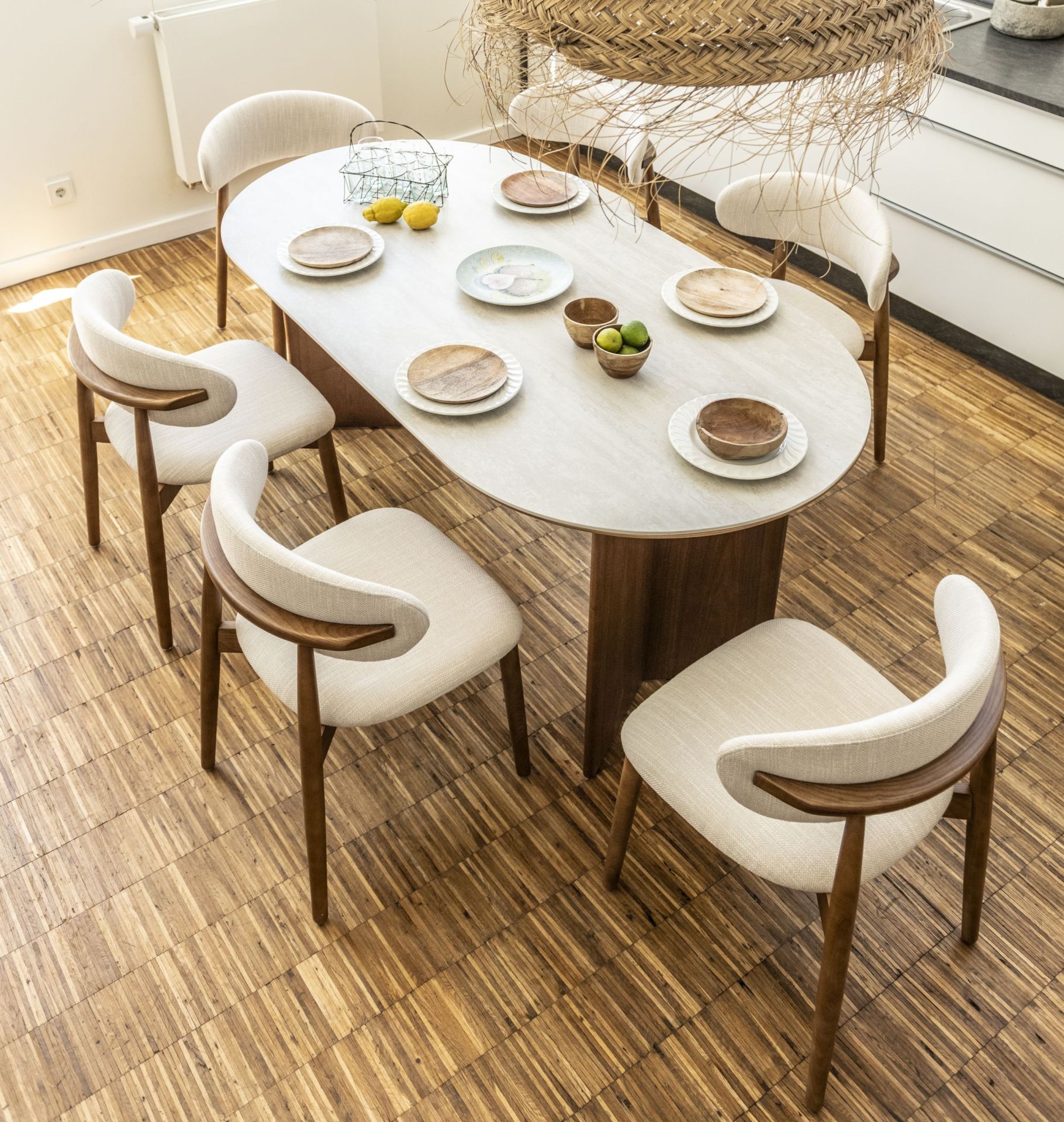 Essgruppe Travertin Tisch Tivoli 200 + 6 Esszimmerstühle Linea Aufgebaut