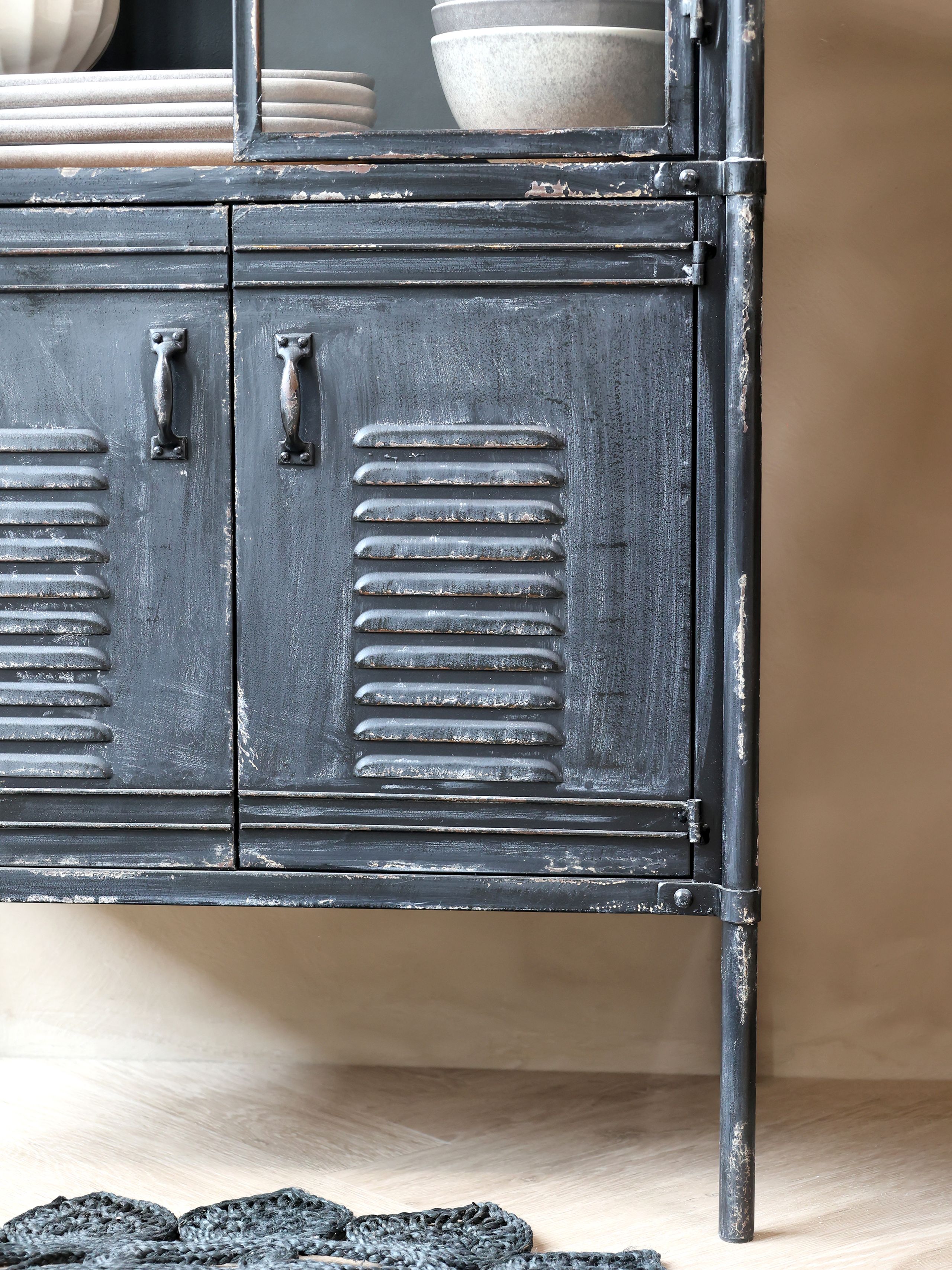 40039224_06 Vitrine Schrank Spind Alissa Vintage Metall Glas Holz