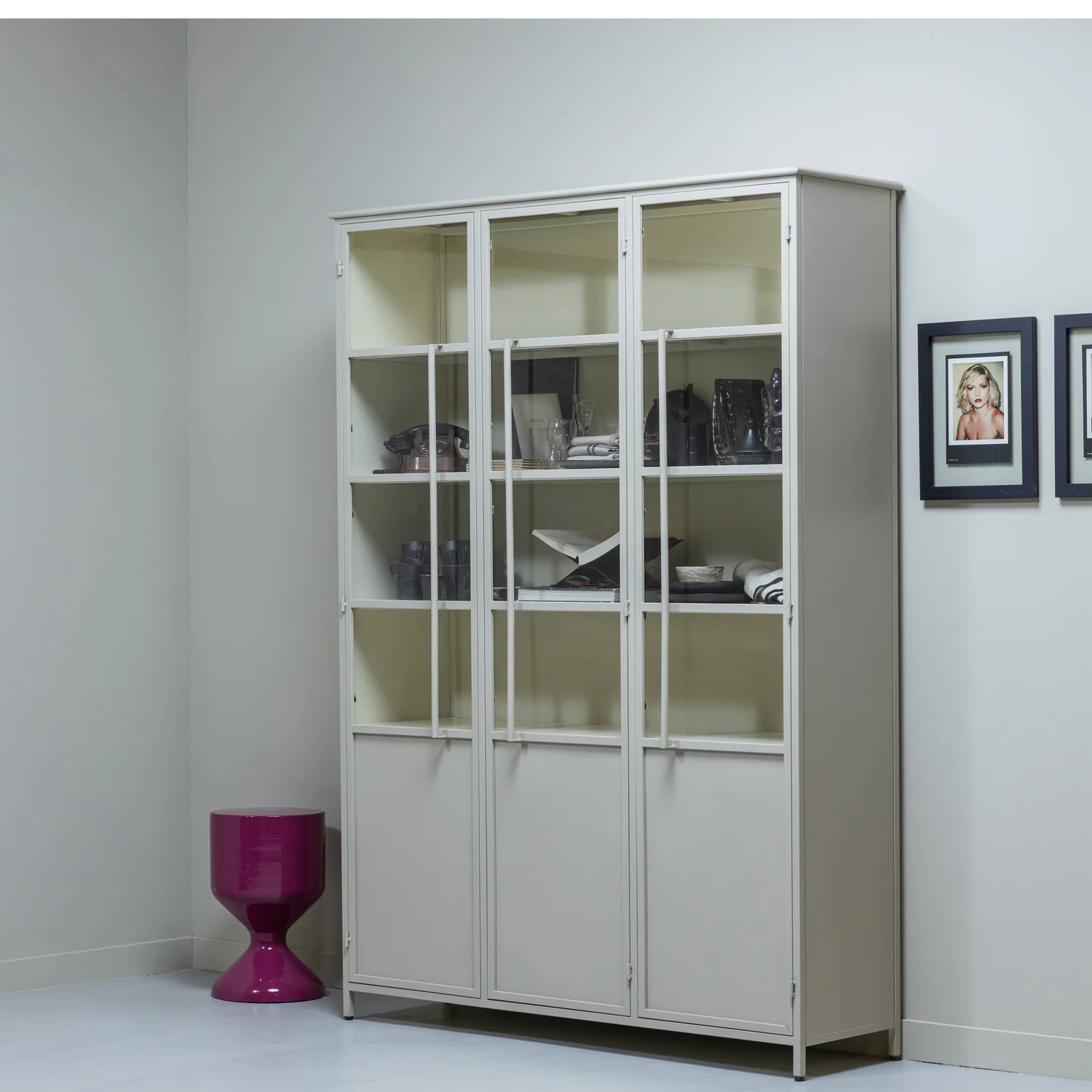 Vitrine Metallschrank Exhibit XL 3-türig Industrial Metall Glas Sand