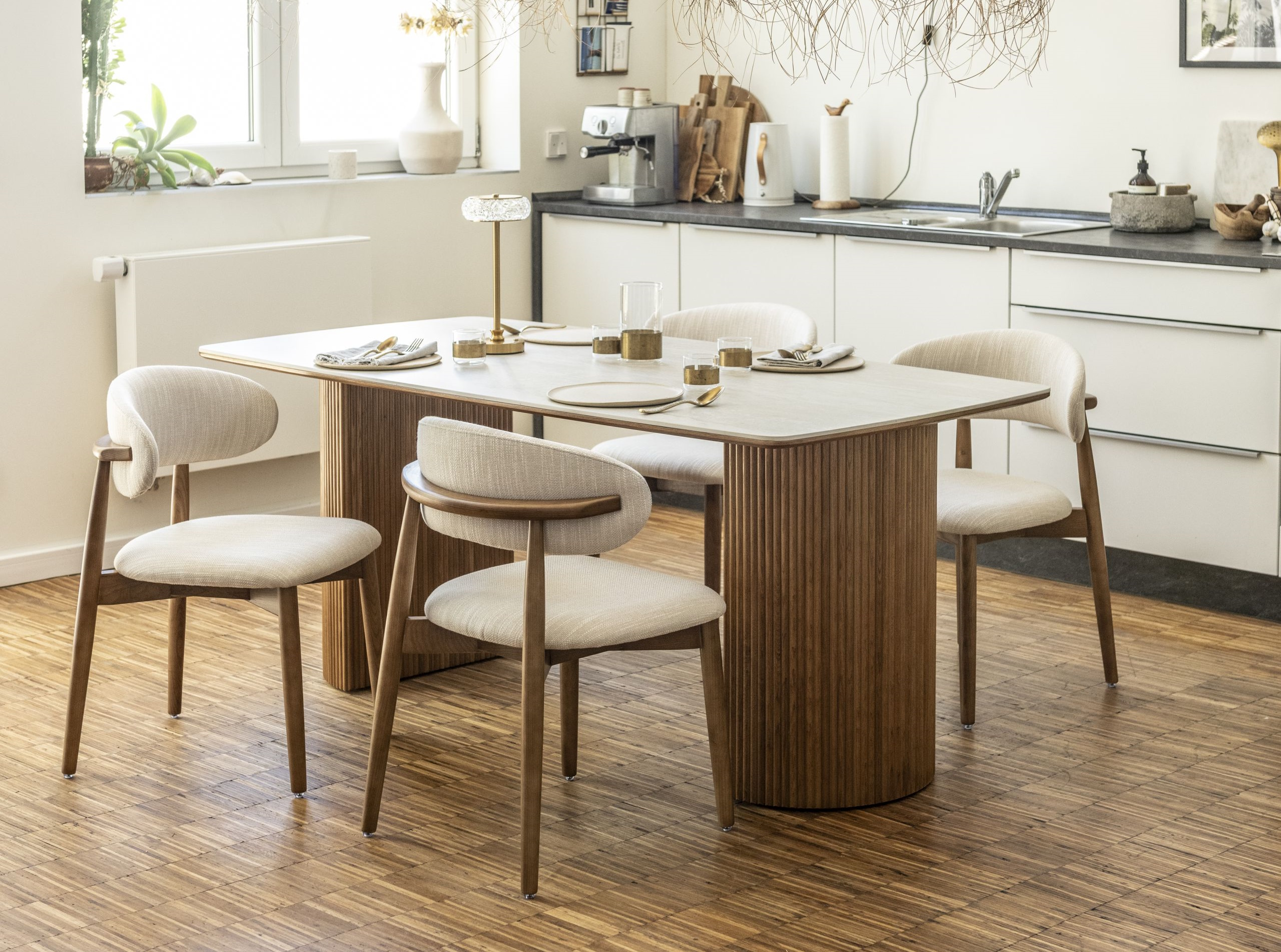  Essgruppe Travertin Tisch Roma + Stühle Linea montiert