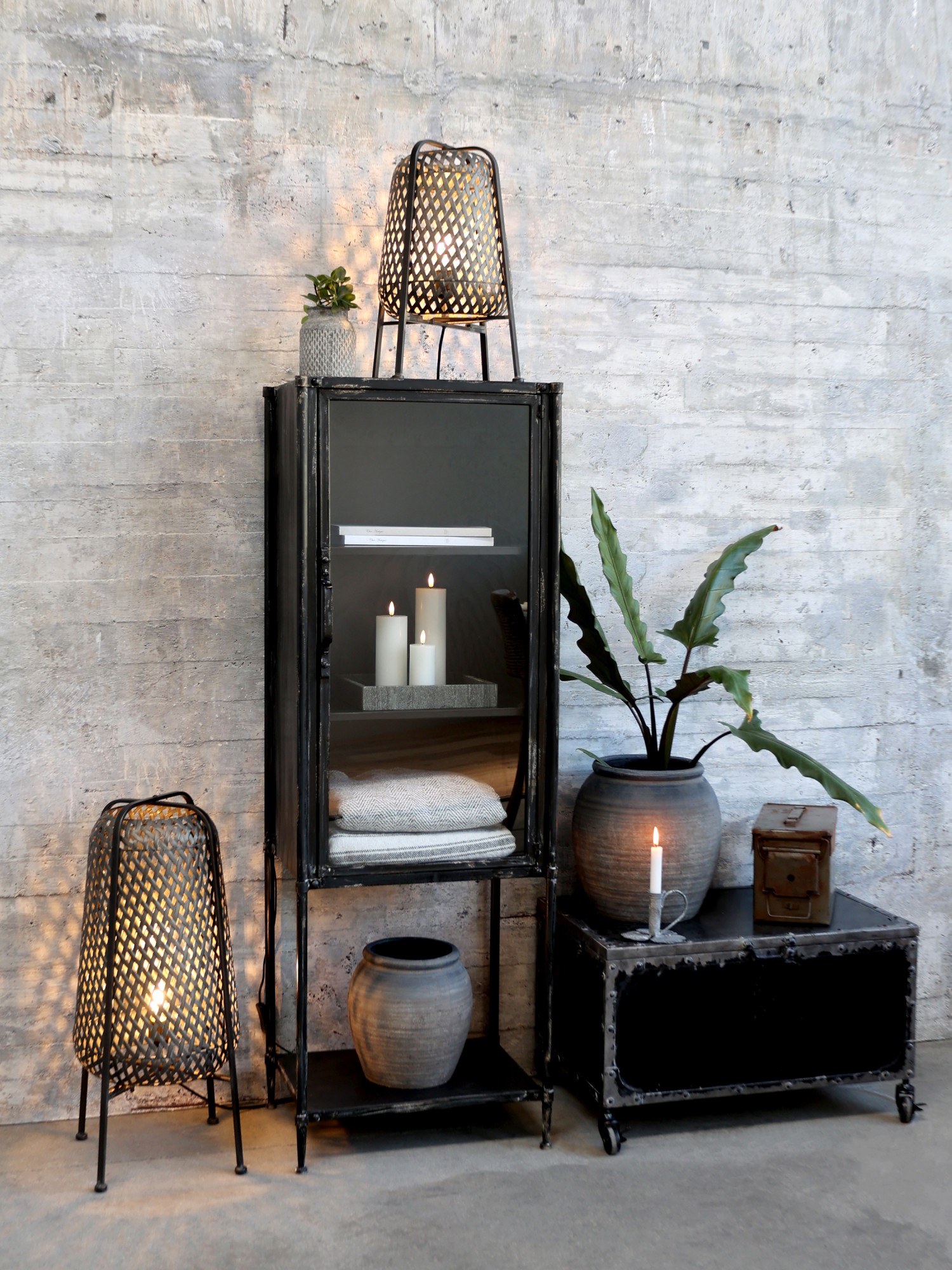 Vitrine Bobby Vintage Highboard Metall Glastüren