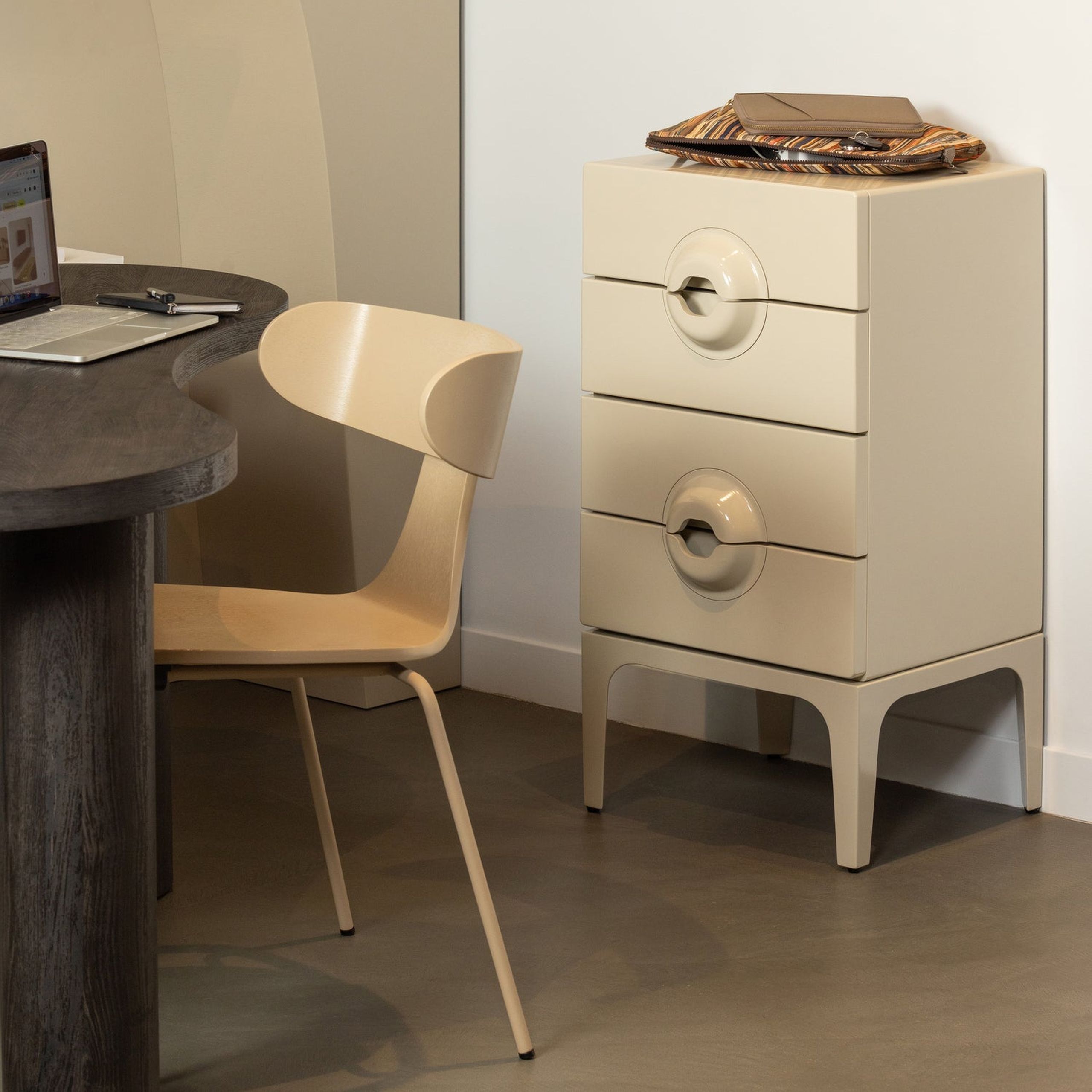Retro Kommode Nachttisch Merge Beige 4 Schubladen Retro Kommode Nachttisch Merge Beige 4 Schubladen