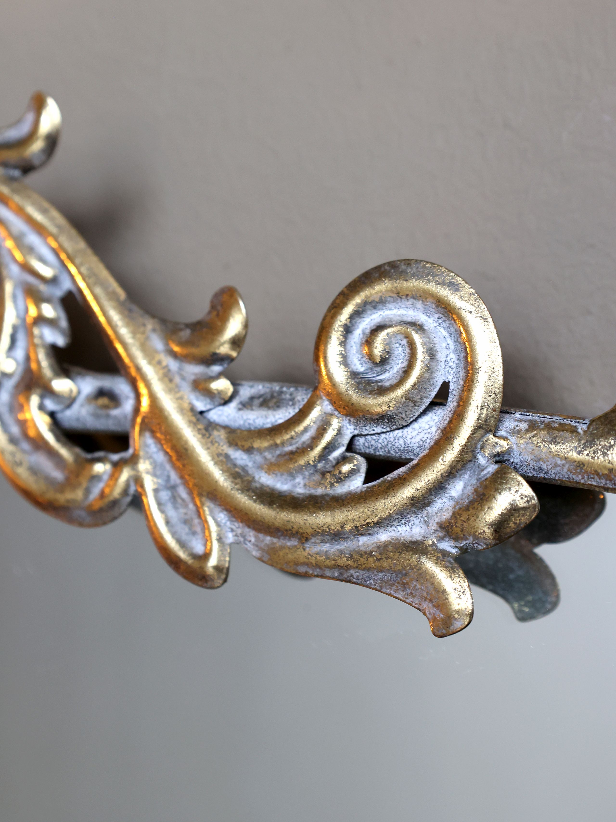 Vintage Wandspiegel mit Ablage in Antik-Gold