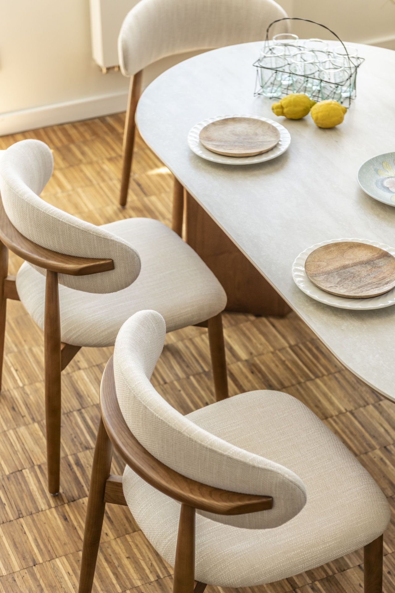Essgruppe Travertin Tisch Tivoli 180 + 4 Esszimmerstühle Linea Aufgebaut