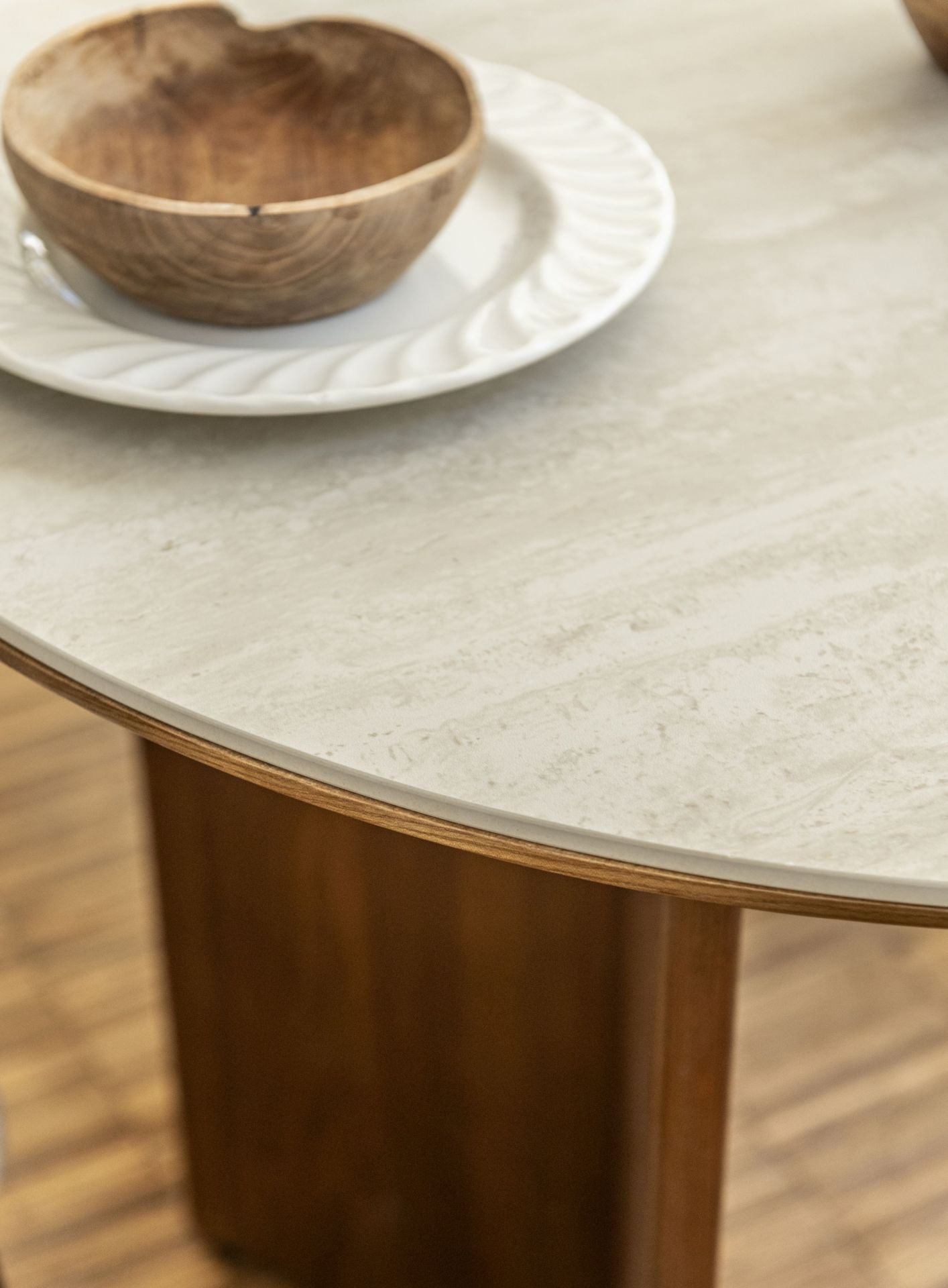 Essgruppe Tivoli Travertin Keramik 180 Massivholz Esche + 4 Stühle Aureo Walnuss