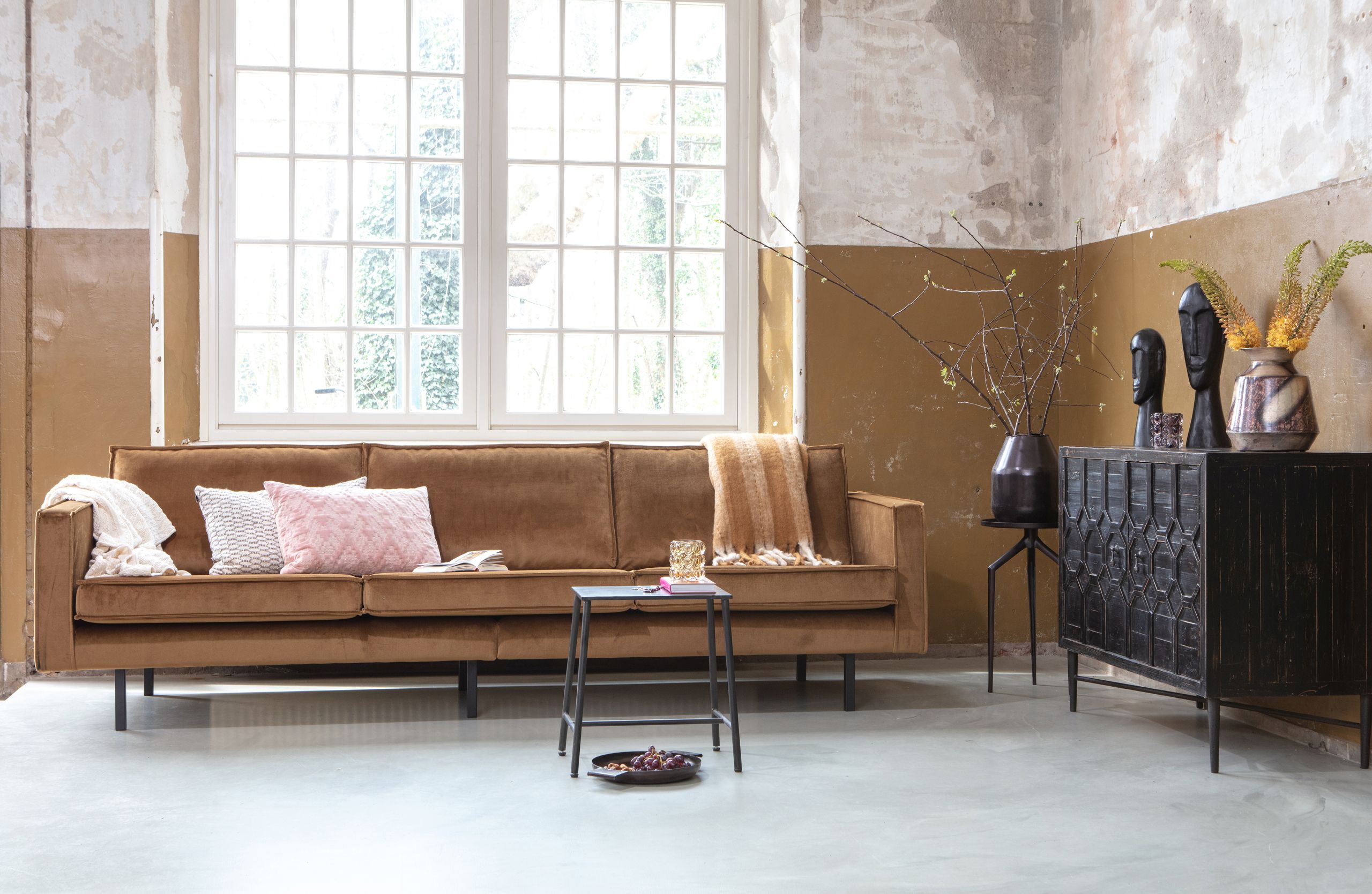 8714713081561_9 Retro Samtsofa Rodeo 3-Sitzer Honiggelb
