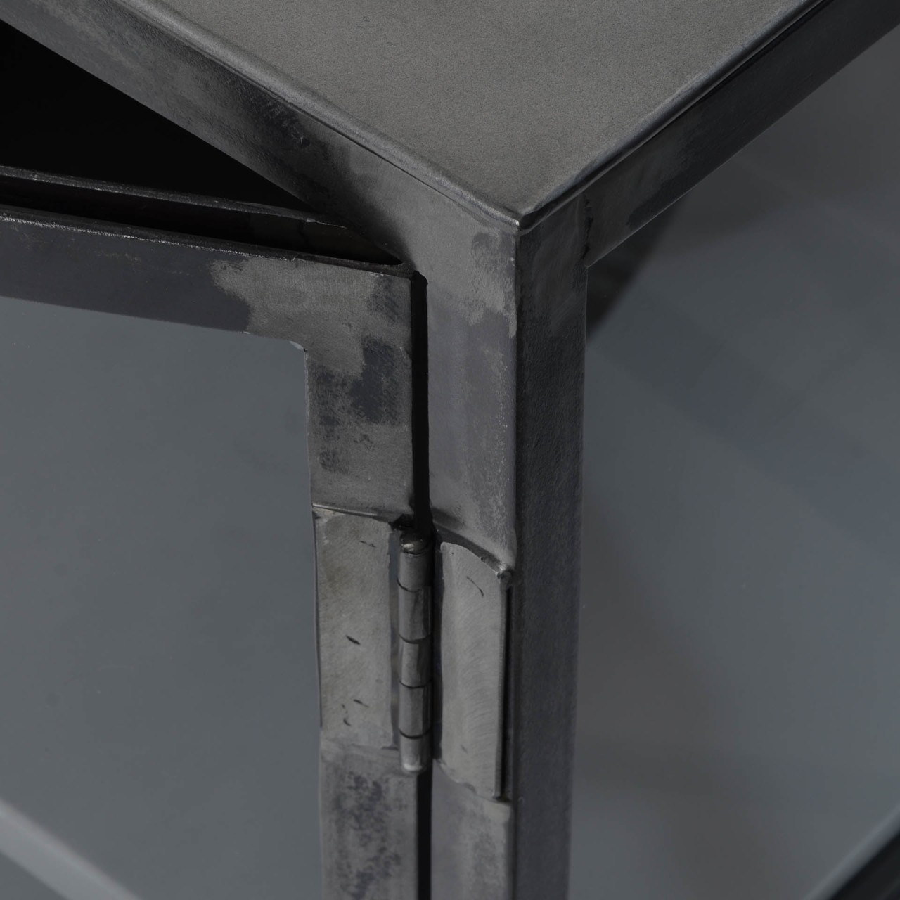 Industrial Sideboard Rift Gun Metall Glas Vitrine 4türig Used-Look